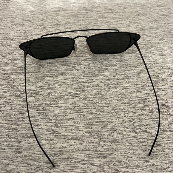 PRADA CATWALK SUNGLASSES - Picture 3 of 3